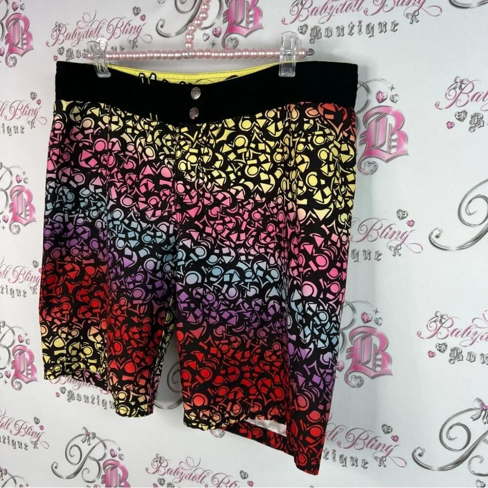 Maui and Sons shorts board swim trunks Red and Black Patterned Men's Shorts